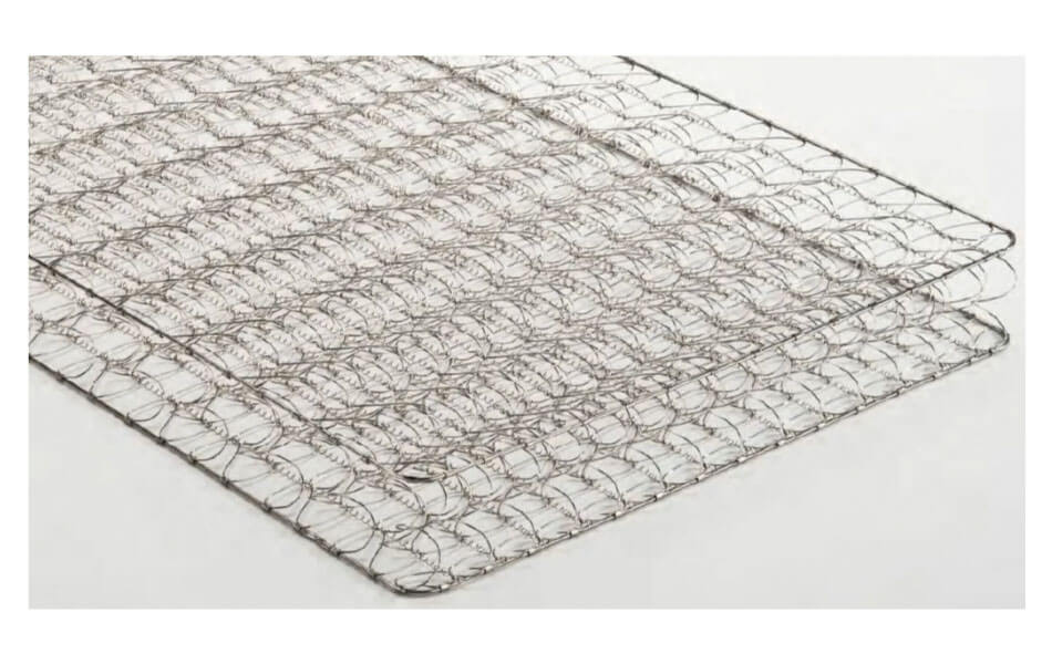 「高密度連続スプリングマットレス」は、1本の鋼線を連続して編み上げ、通常の約2.5倍のスプリング数で形成。 優れた強度と耐久性で、しっかりと腰や背中を支え、正しい寝姿勢をサポートします。