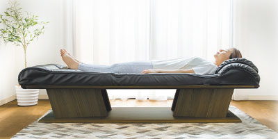 フランスベッドが開発した、進化したベッド型高級マッサージ器「ラミダス」