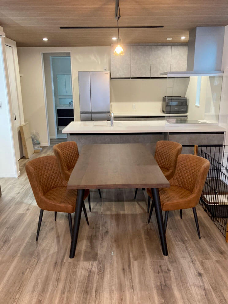 ダイニングテーブル５点セットの納品事例