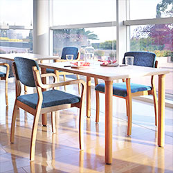 介護施設向けテーブルとイス